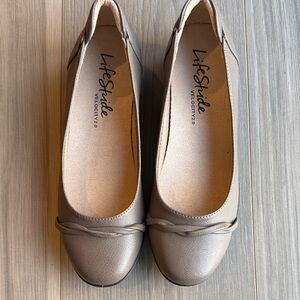 NIB Life Stride Women's Taupe Impact Tumble Wedge Flats Size 7